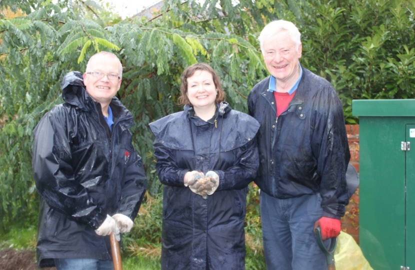 Ruth Edwards planting bulbs alongside Cllr Alan Phillips